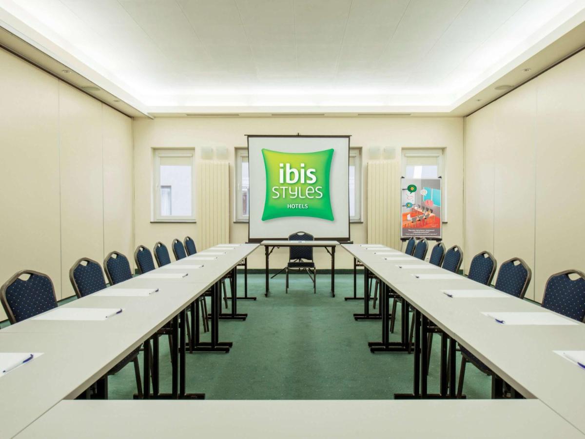 Отель Ibis Styles Warszawa West Моры Экстерьер фото