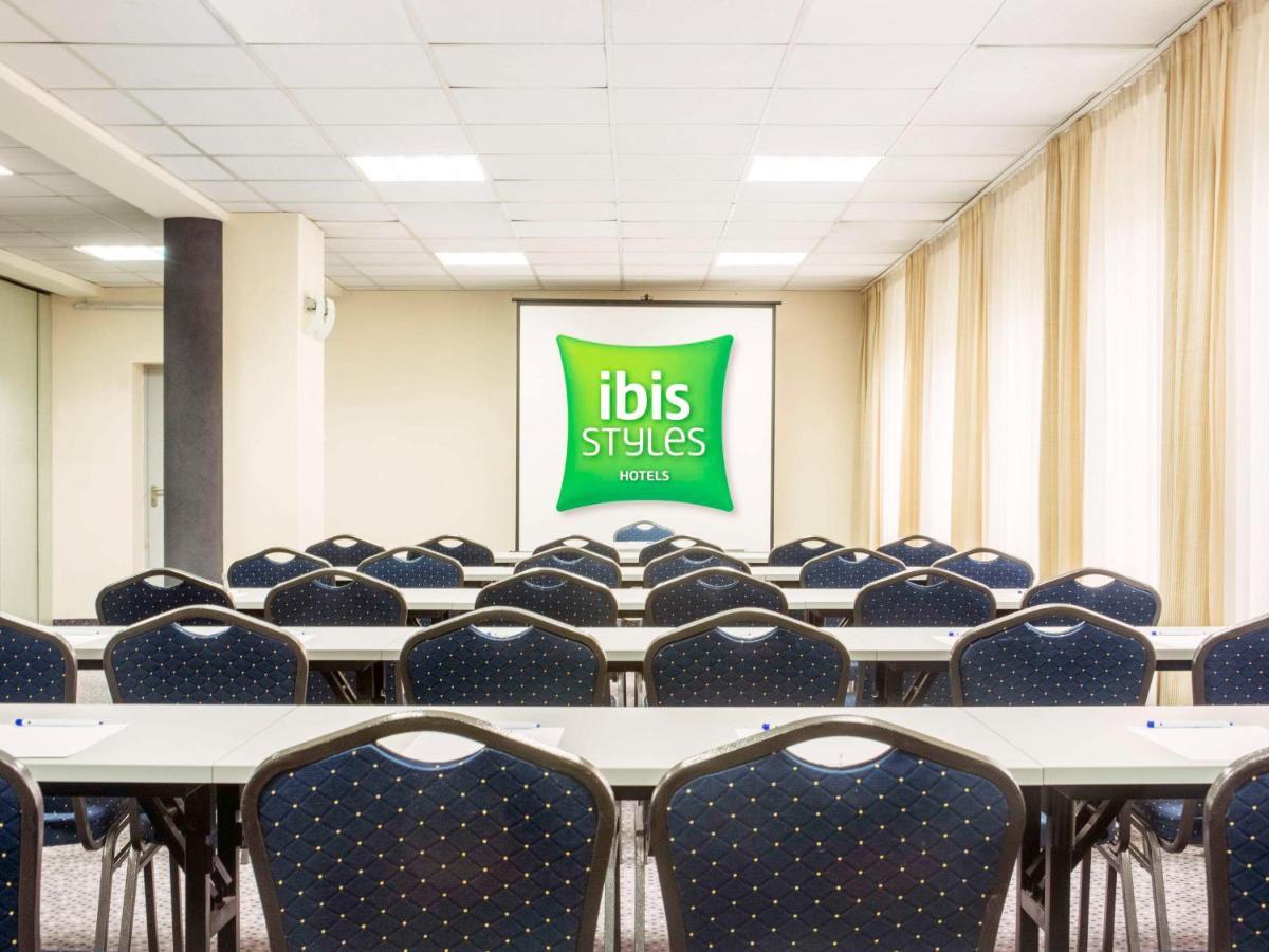 Отель Ibis Styles Warszawa West Моры Экстерьер фото